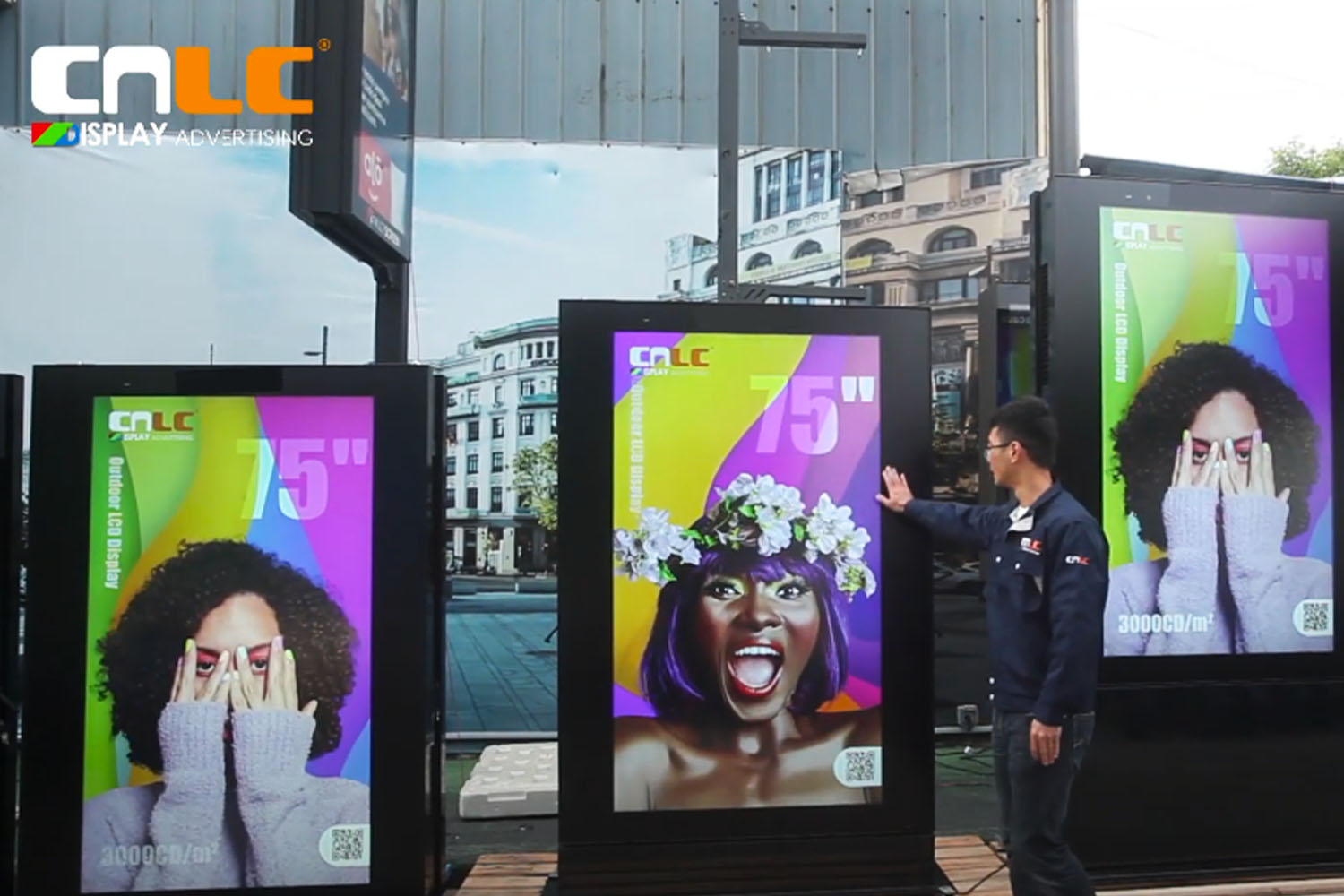 Revolucionando la publicidad exterior: soluciones LCD de alto brillo para ciudades inteligentes