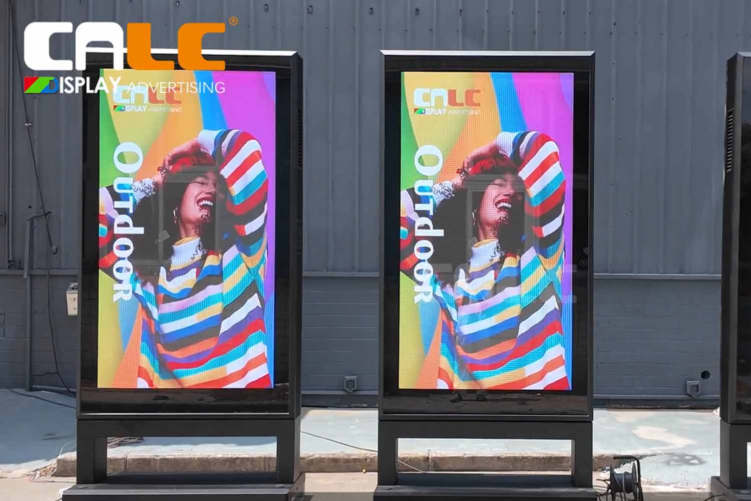 Pantalla LED de doble cara CNLC Mupi – P2 de paso fino | 4000 nits legible a la luz solar | Solución para publicidad exterior