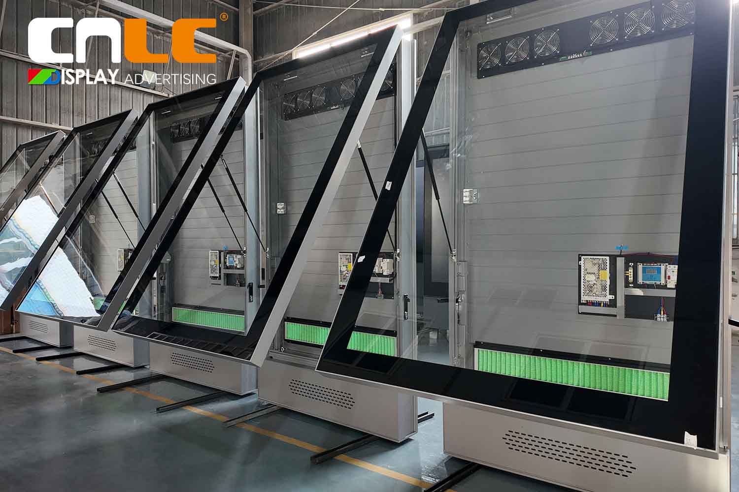 Soluciones de cerramientos de aluminio ligeros para exhibiciones al aire libre
