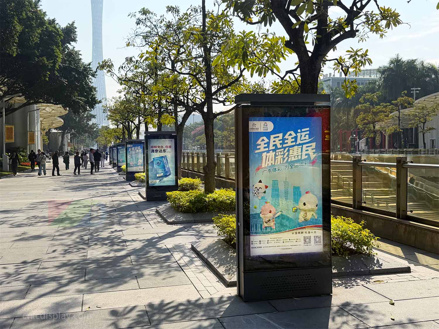 Outdoor LCD totem display installed in Guangzhou Flower City Square, street environment view, in stable operation for up to seven years